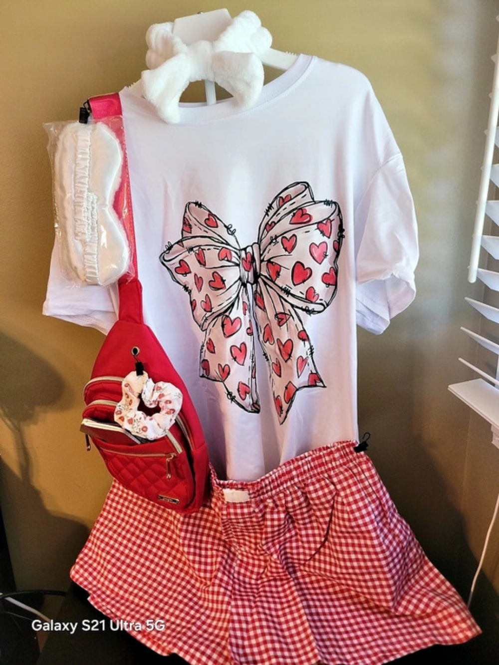 GIFTABLE TOTE SET Graphic Short Sleeve Tee & Shorts, RED CROSSBODY & SPA SET